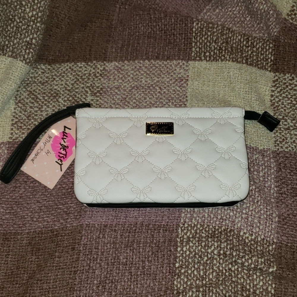 Bow Wristlet | Luv Betsey by Betsey Johnson